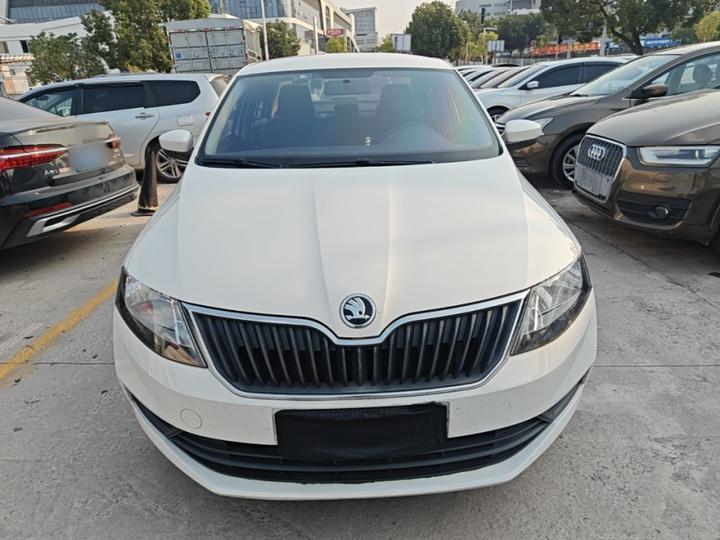 Rapid 2018 1.6L MT Standard photo 2
