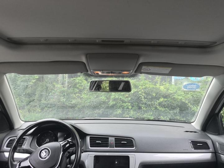 2015 1.6L AT Comfort photo 8