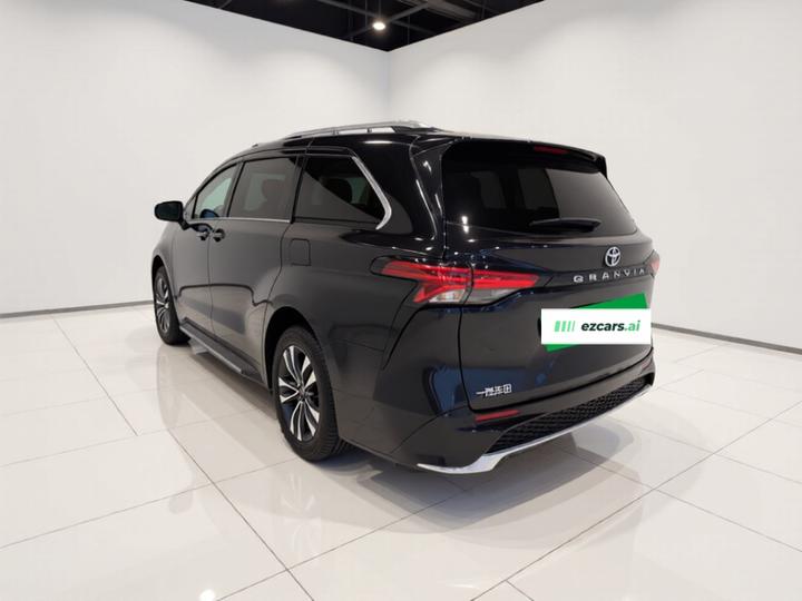 Granvia 2024 2.5L Hybrid Luxury photo 4