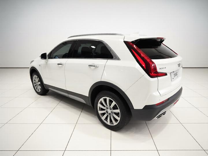 XT4 2018 28T RWD Leading photo 4