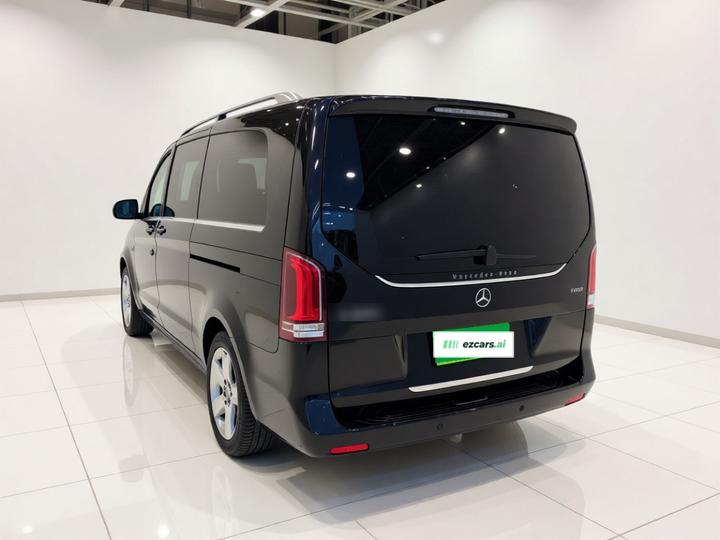 V-Class 2024 V 300 L Long Wheelbase Luxury photo 4