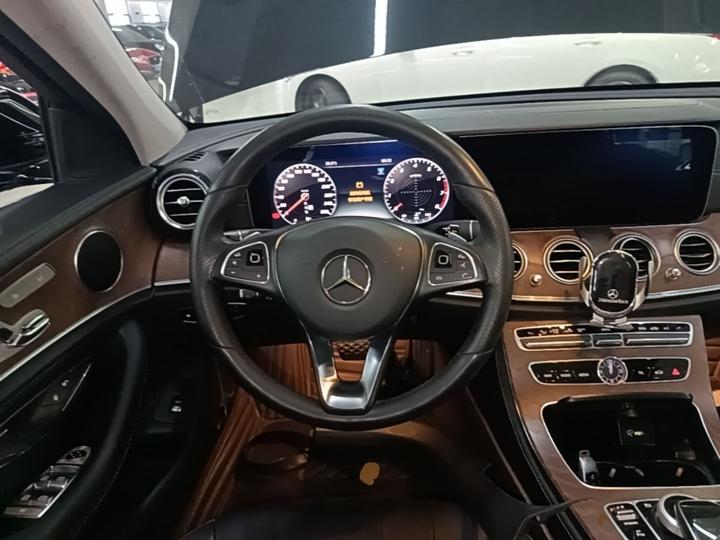 E-Class 2019 E 300 L Luxury photo 6