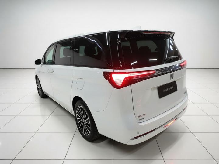 GL8 EV 2025 Exclusive photo 4