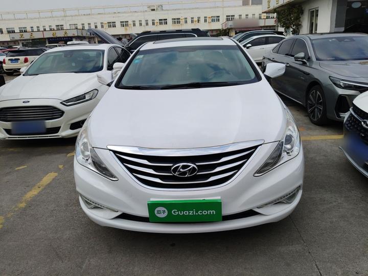 Sonata 2015 Classic 2.0L AT Luxury photo 2
