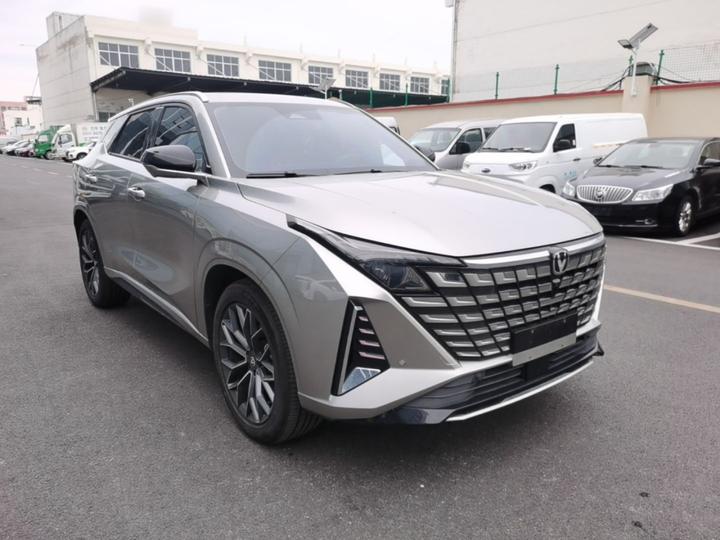 UNI-Z 2025 1.5T Premium photo 3
