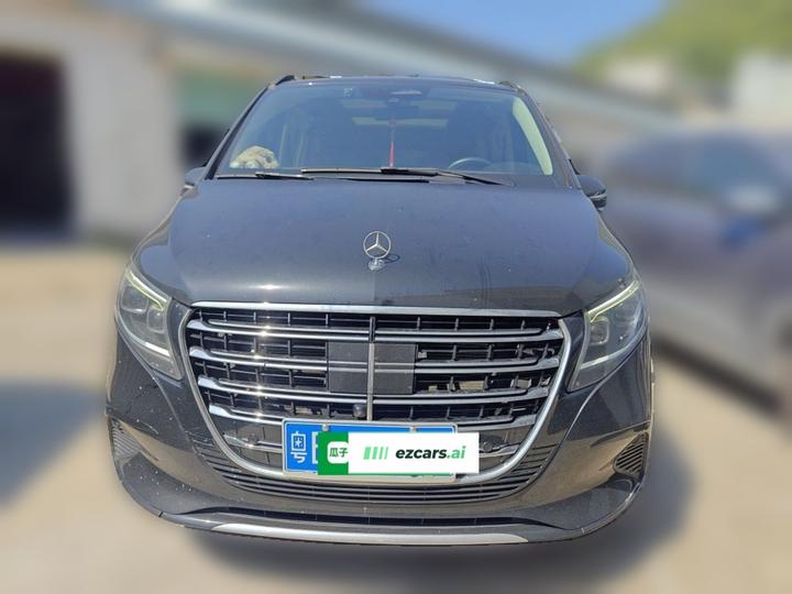 V-Class 2024 V 300 L Long Wheelbase Luxury photo 2