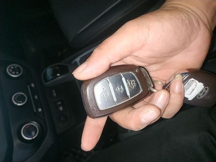 ix25 2015 1.6L AT RWD Smart GLS photo 8