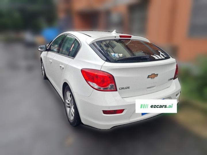 2013 Hatchback 1.6L AT Luxury photo 4