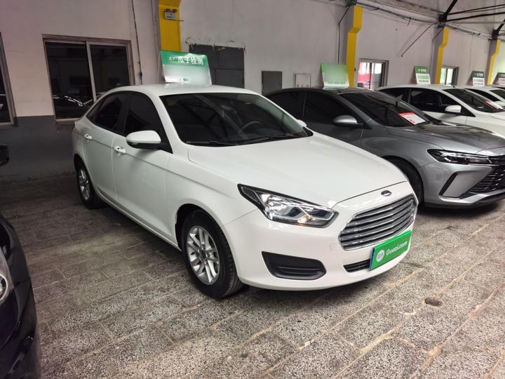 Escort 2019 Facelift 1.5L AT China VI photo 3