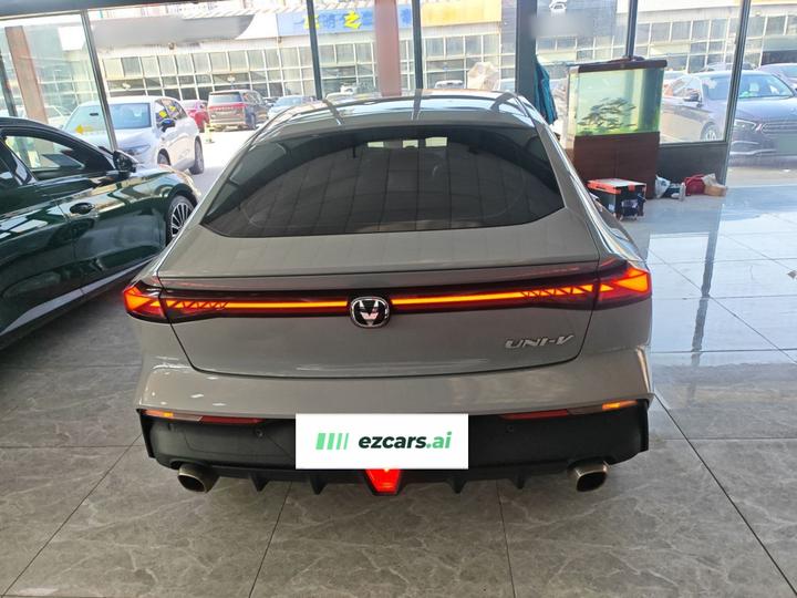 UNI-V 2022 1.5T Premium photo 3