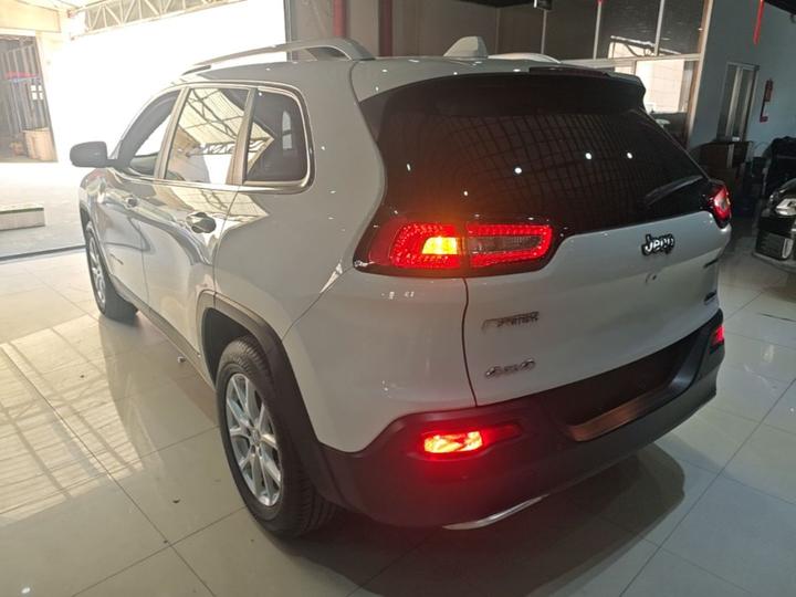 Cherokee 2016 2.4L Smart photo 4