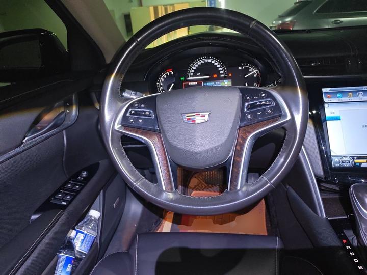 XTS 2018 28T Tech photo 3