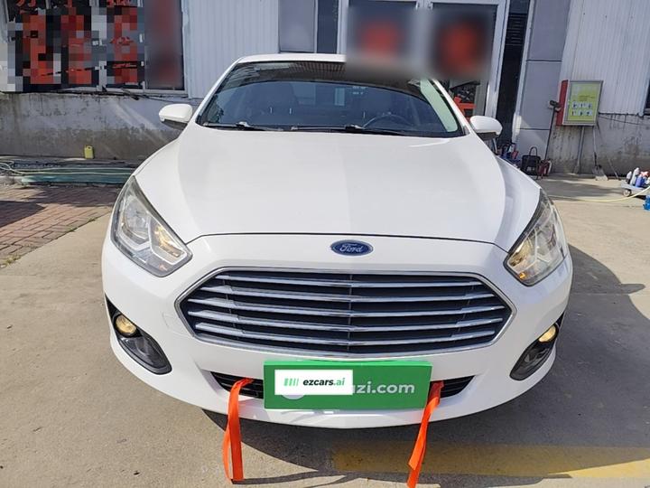 Escort 2015 1.5L AT Comfort photo 2