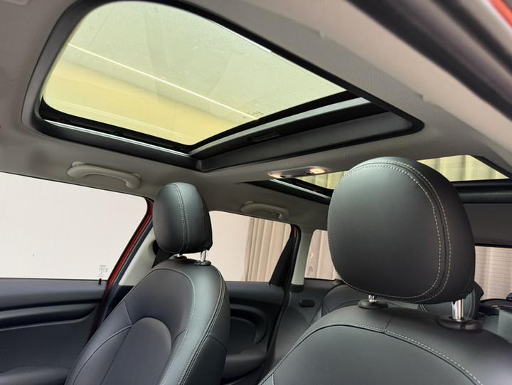 2021 1.5T ONE 5-Door photo 7