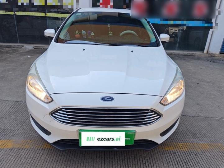 Focus 2015 Sedan 1.6L AT Comfort photo 2