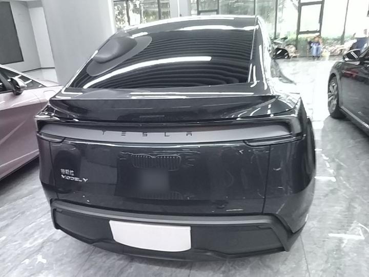 Model Y 2025 RWD photo 5