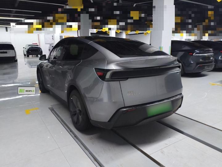Model Y 2025 RWD photo 4