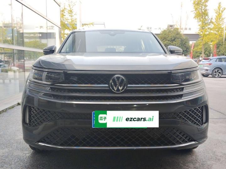 2023 380TSI AWD R-Line photo 2