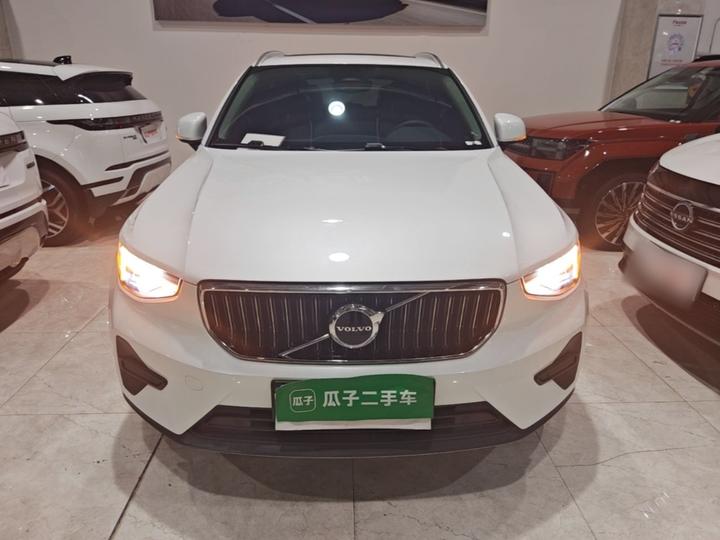 XC40 2023 B4 AWD Luxury photo 2