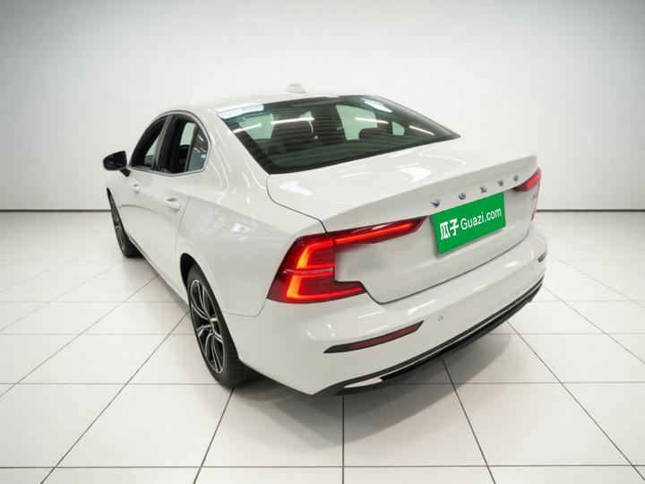 S60 2026 B4 Luxury photo 4