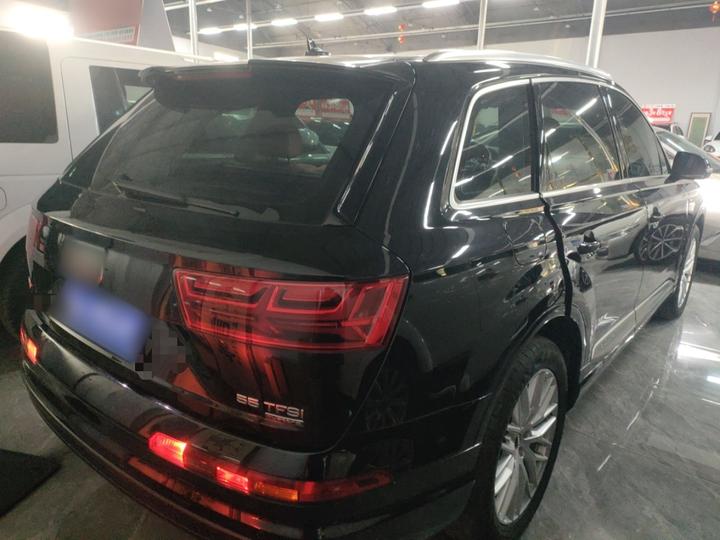 Q7 2018 45 TFSI Tech photo 4