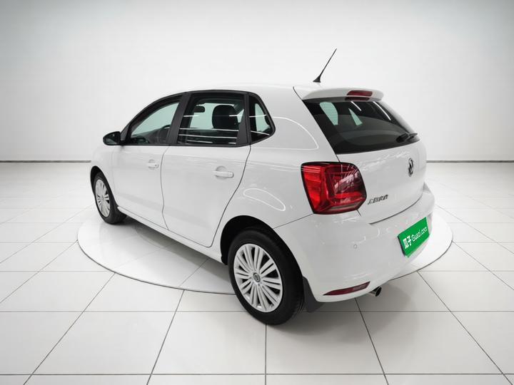 Polo 2016 1.6L AT Comfort photo 4