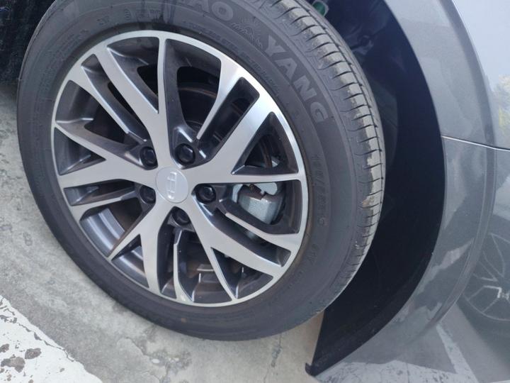 Emgrand 2026 400 1.5L MT photo 8