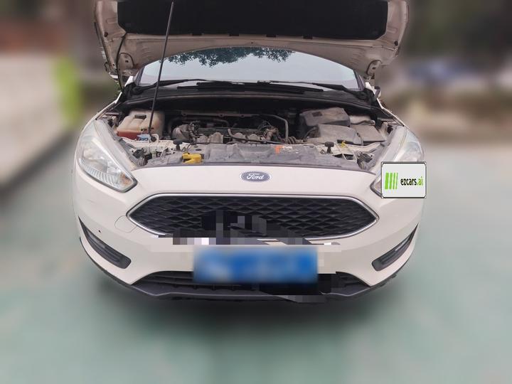 Focus 2018 Hatchback Classic 1.6L MT Fashion photo 2