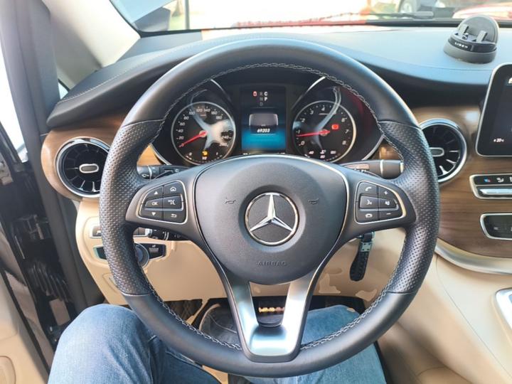 V-Class 2022 V 260 L Long Wheelbase Luxury photo 6