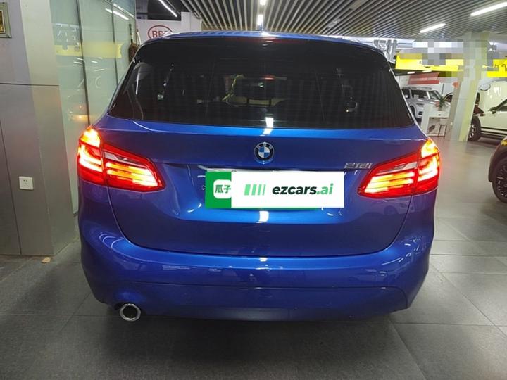 2 Series Wagon 2018 218i Leading photo 3