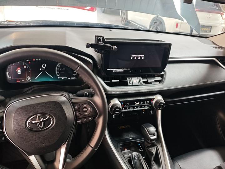RAV4 2023 2.0L CVT RWD Plus photo 5