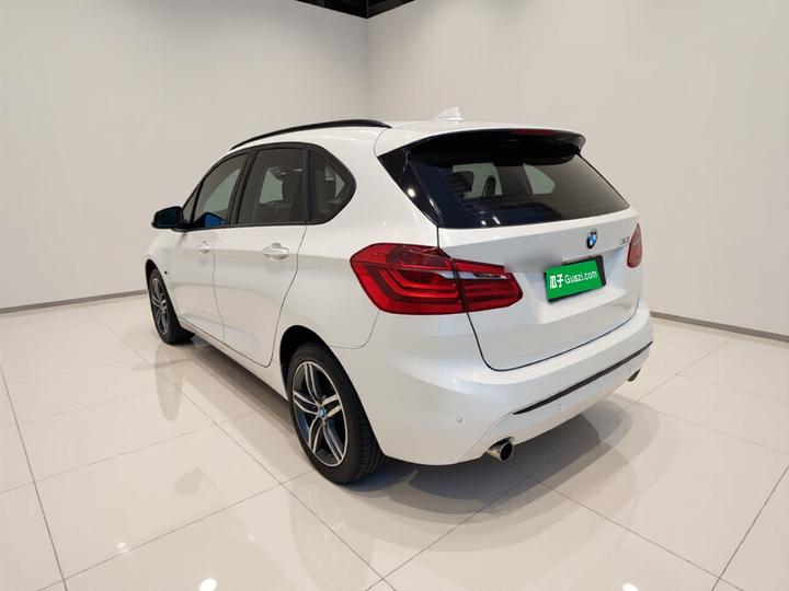 2 Series Wagon 2016 218i Sport Design Package photo 4