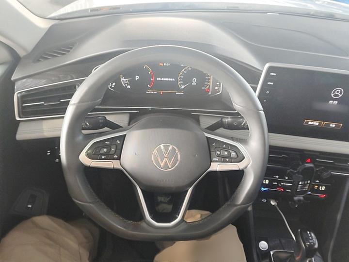 Tiguan L 2024 300TSI AT RWD photo 6