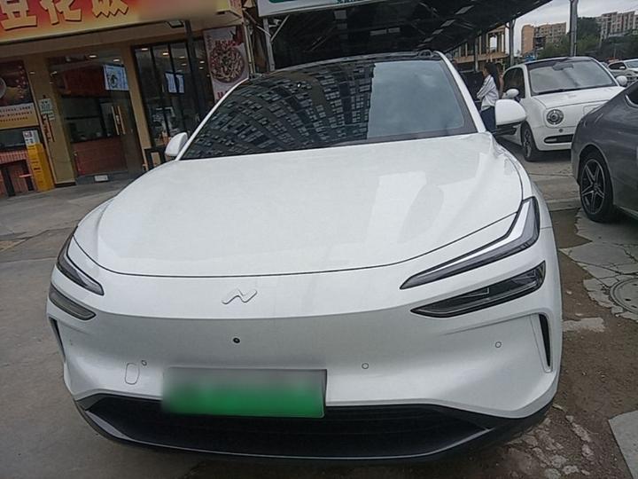 L60 2024 60kWh RWD photo 2