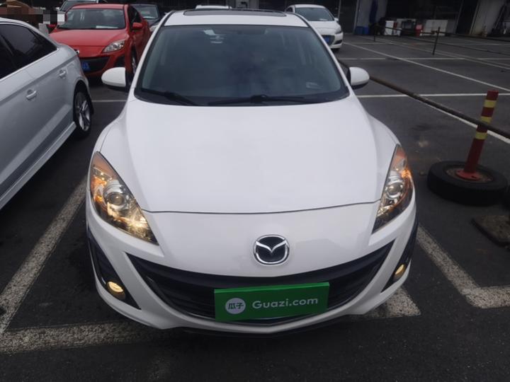 3 2015 Hatchback 1.6L AT Elite photo 2