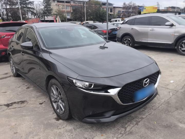 3 Axela 2023 2.0L AT photo 3
