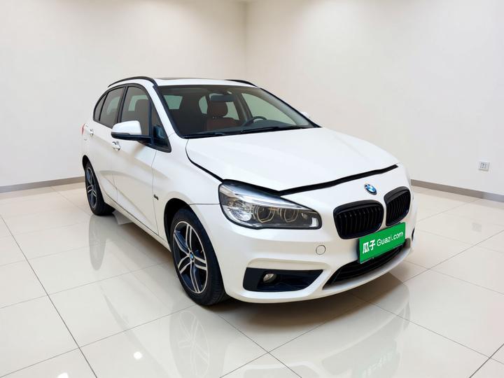 2 Series Wagon 2016 218i Sport Design Package photo 3
