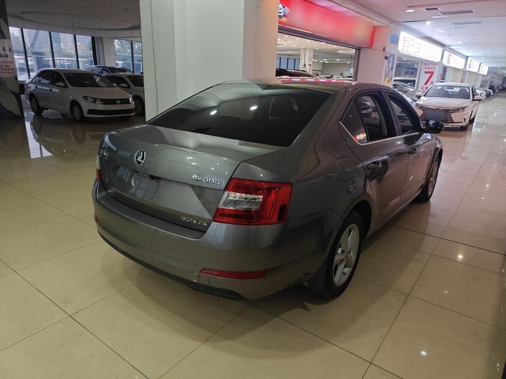 Octavia 2016 1.6L AT photo 4