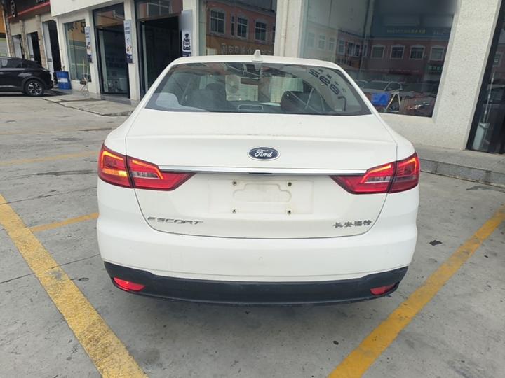 Escort 2019 1.5L AT photo 3