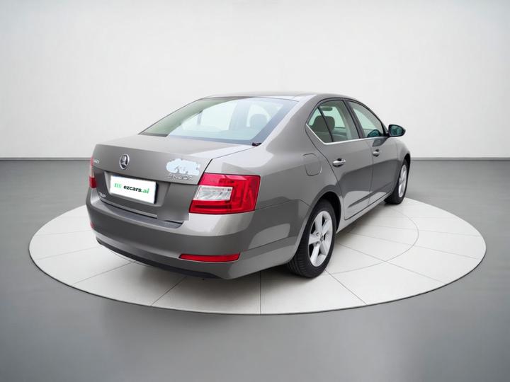 Octavia 2015 1.6L MT photo 6