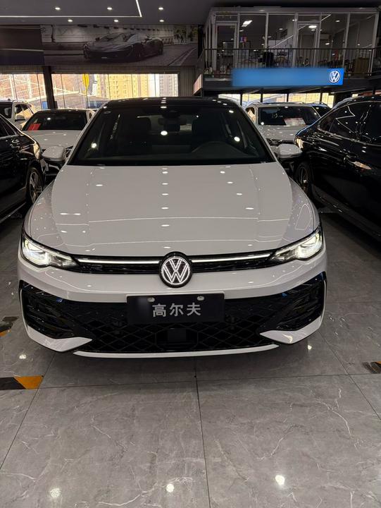 Golf 2025 300TSI R-Line photo 3