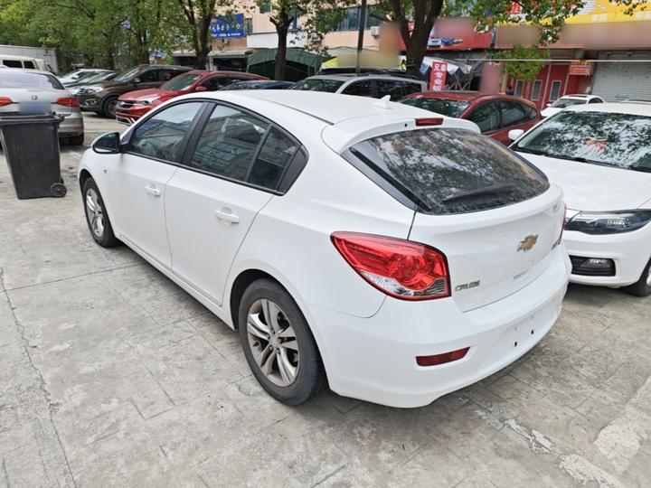 2013 Hatchback 1.6L AT Luxury photo 4