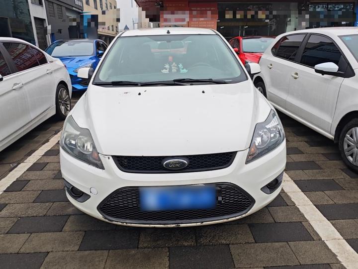 Focus 2013 Hatchback Classic 1.8L MT photo 2