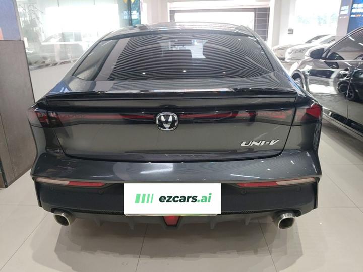 UNI-V 2022 1.5T Premium photo 3