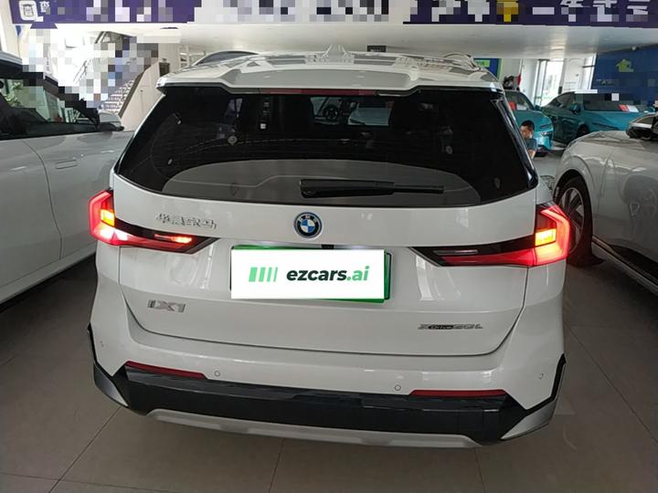 iX1 2023 xDrive30L X Design Package photo 3