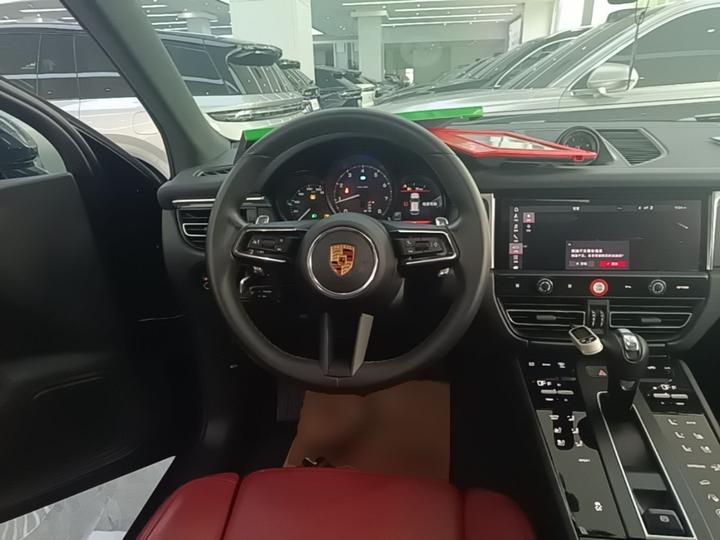 2022 Macan 2.0T photo 6