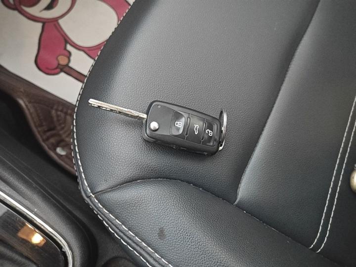 Polo 2016 1.6L AT Comfort photo 8