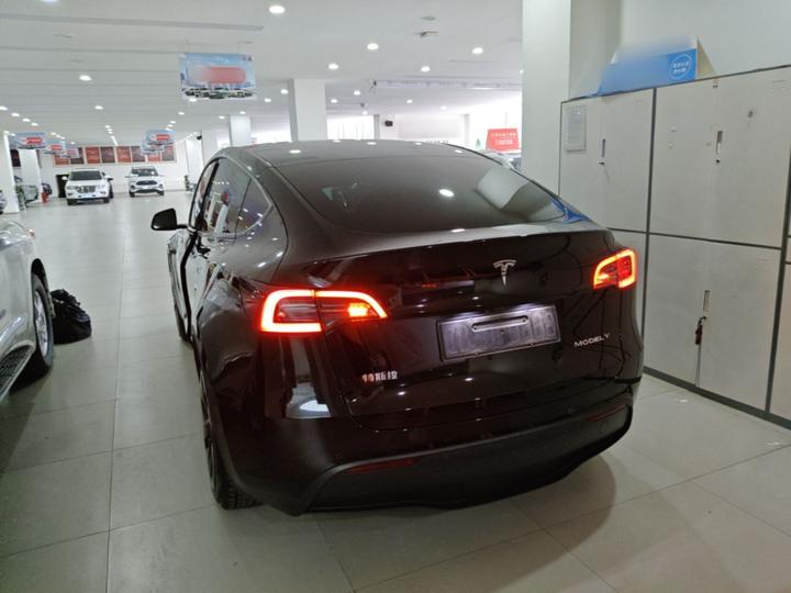 Model Y 2023 RWD photo 4