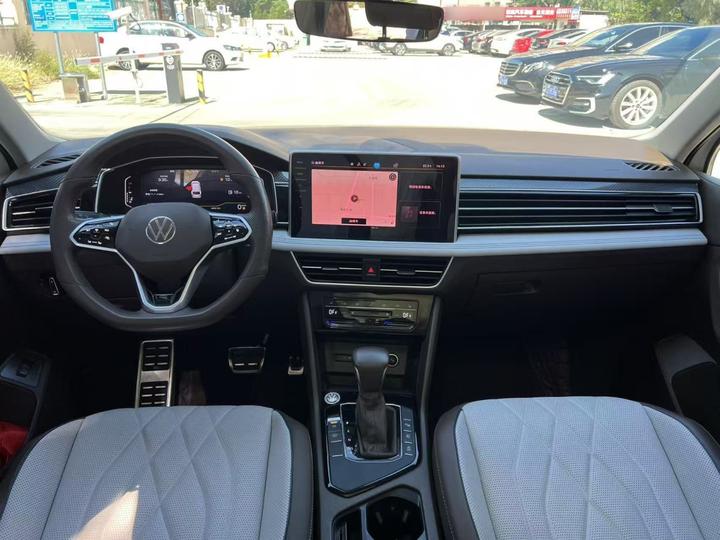 Tiguan L 2023 Facelift 330TSI AT RWD R-Line photo 8