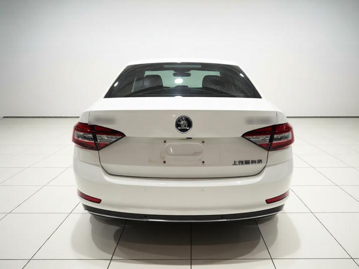 Octavia 2018 1.6L AT Luxury photo 3